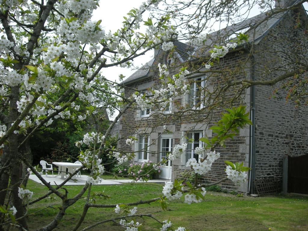 St Michel Vila Vains Exterior foto
